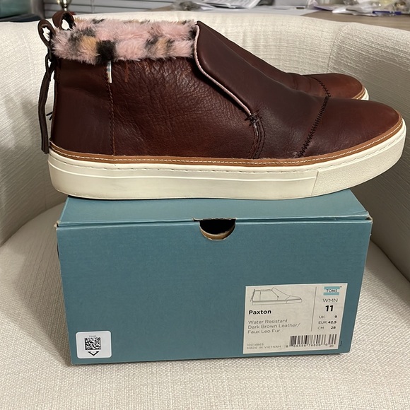 NWT TOMS Paxton Leather Faux Leo Fur Chukkar Sneaker Size 11 - Picture 13 of 13